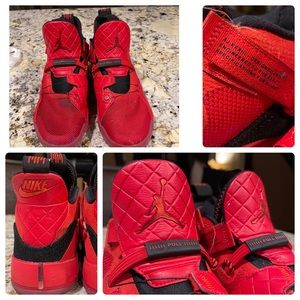 Nike Air Jordan 33 XXXIII Retro University Red